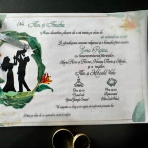 Invitație botez cu coroniță florală și fundă argintie elegantă