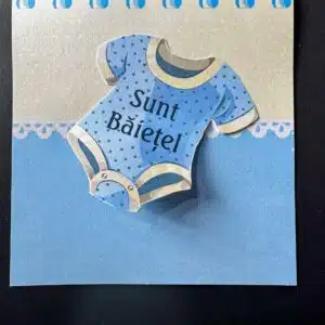 Invitație botez cu body ilustrat și fundal bleu personalizată