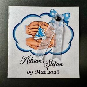 Invitație botez cu botoșei albaștri și panglică personalizată