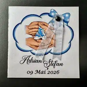 Invitație botez cu botoșei albaștri și panglică personalizată