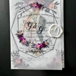 Invitație nuntă florală mov cu hârtie transparentă