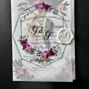 Invitație nuntă florală mov cu hârtie transparentă